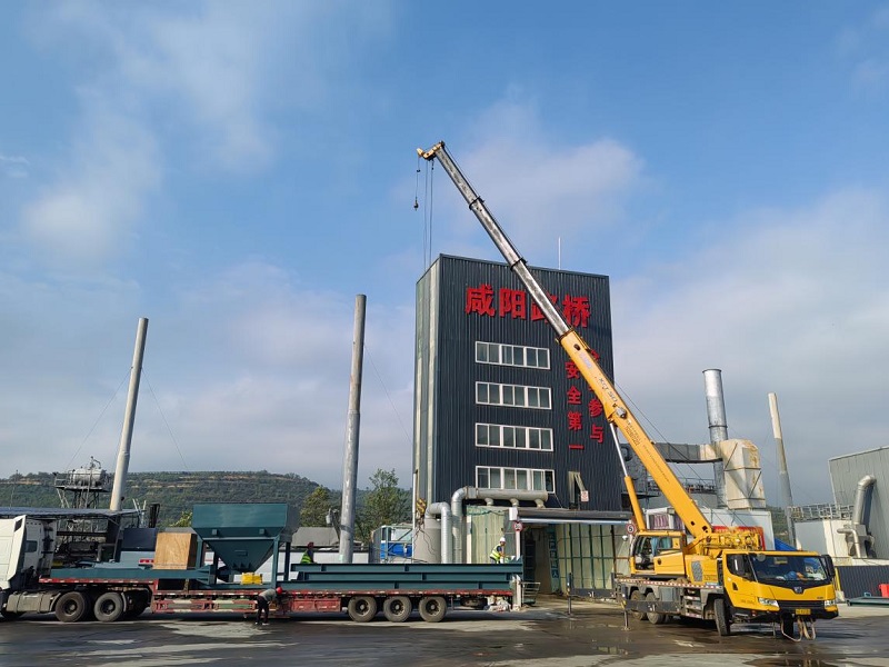咸陽(yáng)路橋工程公司淳化綜合拌合站熱再生設(shè)備安裝完成